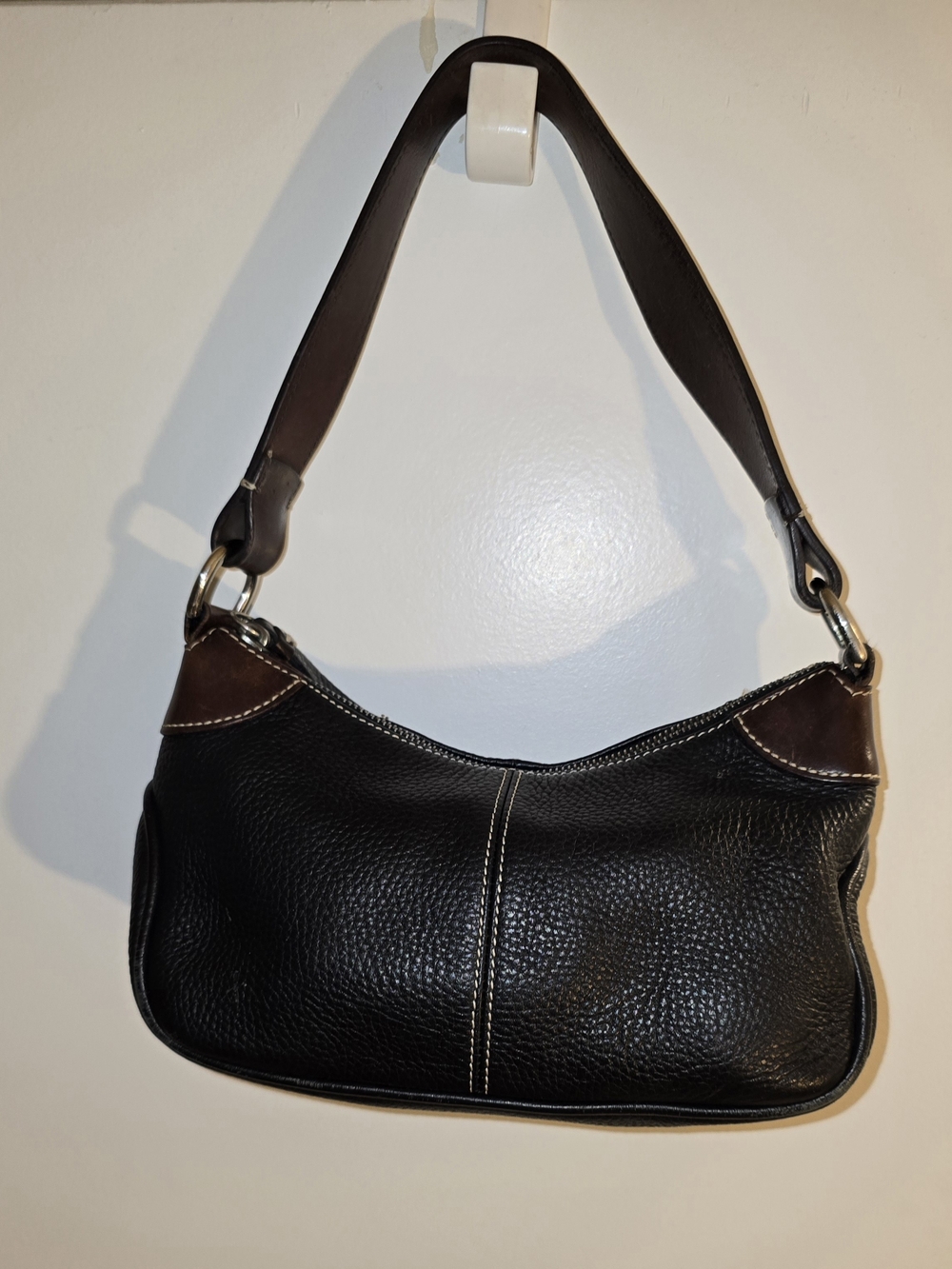 Dooney & Burke Classic Black Leather Shoulder Bag with Brown Accents - Picture 2 of 7